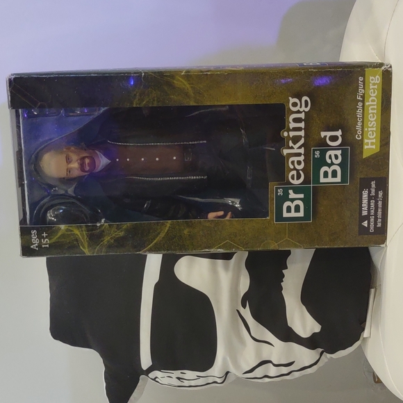 Heisenberg Walter Breaking Bad Figure New Collectible Hat Glasses - Picture 2 of 8